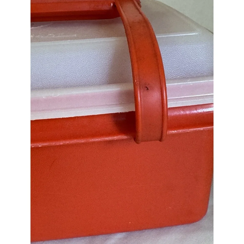 Vintage Tupperware Red Lunchbox Bento Carrier‎ 9x7 Lock Handle USA Kids Retro